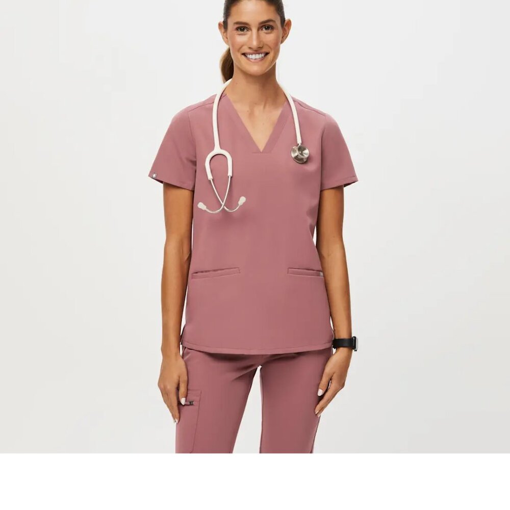 Wear FIGS scrubs XS set in mauve